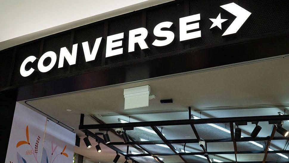 Converse retira anuncio tras críticas por su contenido ofensivo