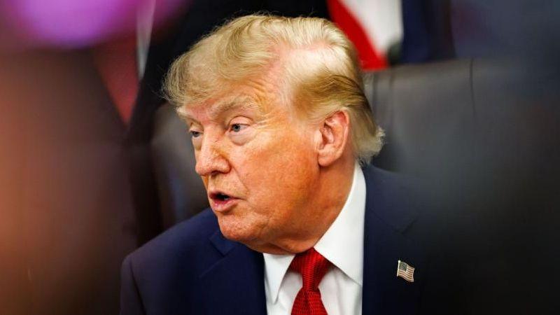 Trump firma ley de sanciones amplias contra Rusia y Irán