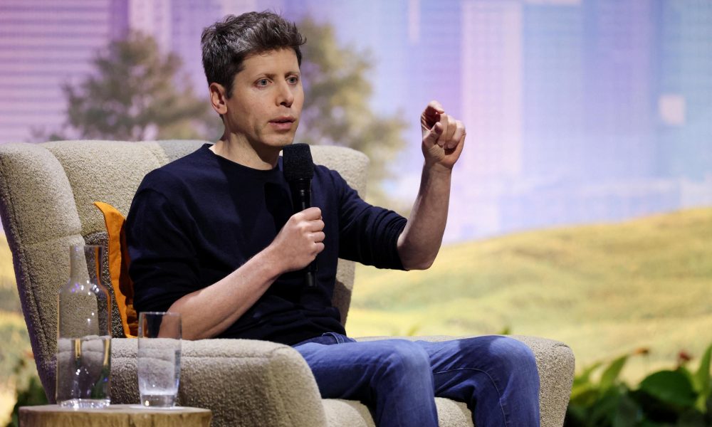 Sam Altman de OpenAI asegura que el mundo debe confiar en la IA