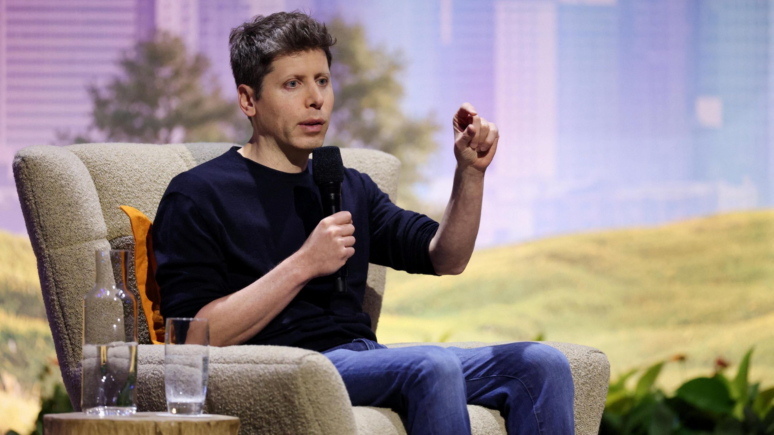 Sam Altman de OpenAI asegura que el mundo debe confiar en la IA