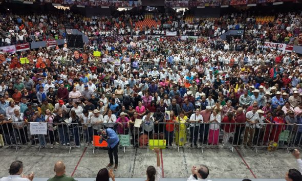 Sheinbaum presenta acciones de su gobierno en asamblea en Sonora