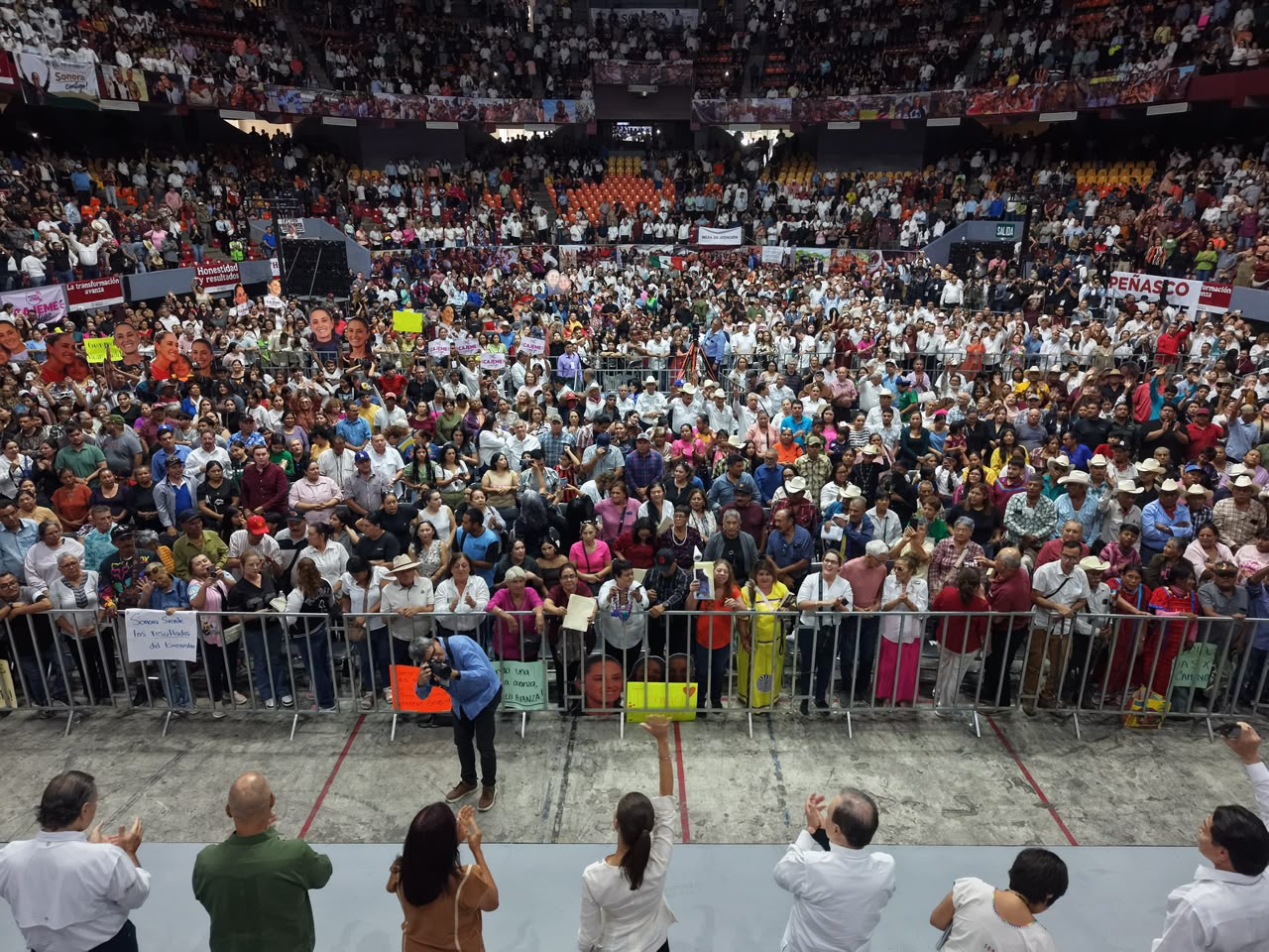 Sheinbaum presenta acciones de su gobierno en asamblea en Sonora