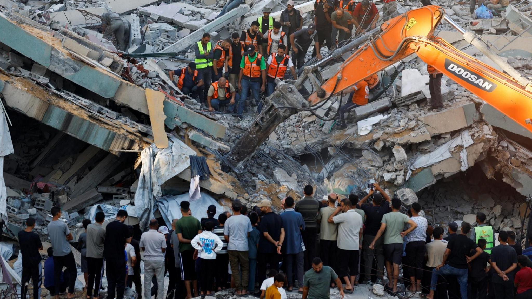 Al menos 12 muertos tras el colapso de edificio en Gaza