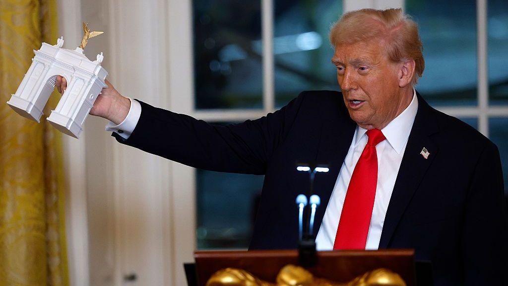 Avanzan los planes de Trump para construir un enorme arco triunfal