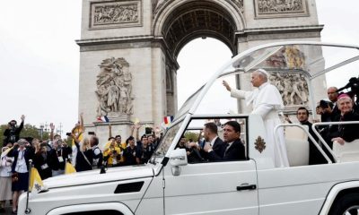 Multitudes reciben al Papa en París antes de misa al aire libre