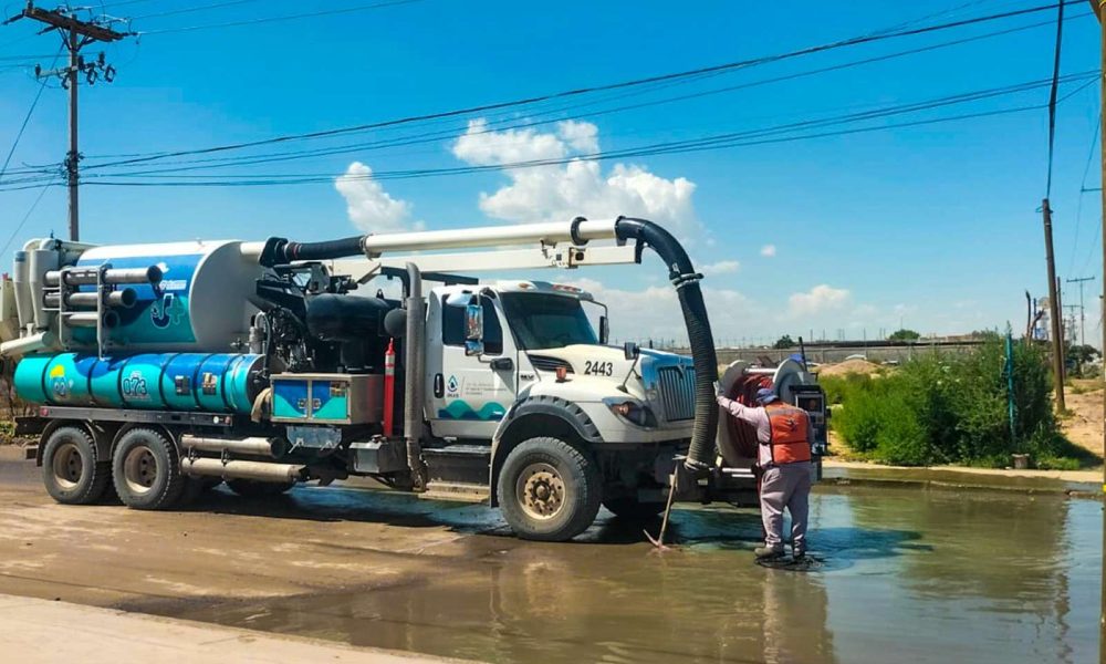 Realiza limpieza de drenaje sanitario en Juárez Porvenir