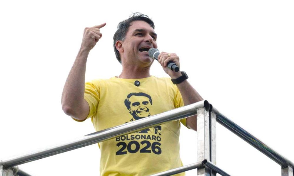 Flávio Bolsonaro, candidato presidencial, busca apoyo a pesar de la sombra de su padre