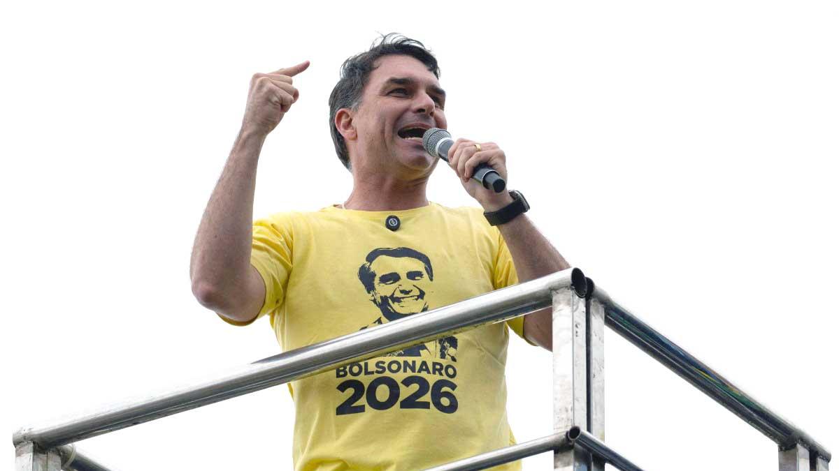 Flávio Bolsonaro, candidato presidencial, busca apoyo a pesar de la sombra de su padre