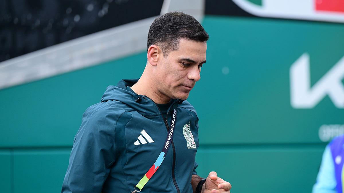 Rafa Márquez asiste al Clásico de México en preparación para el Mundial 2030