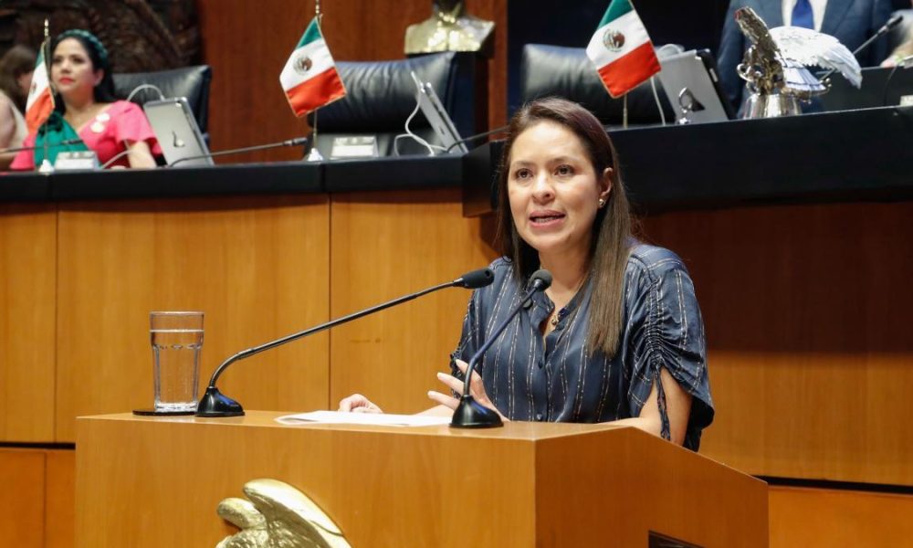 Buscan penas de hasta 12 años por venta de doctorados ‘honoris causa