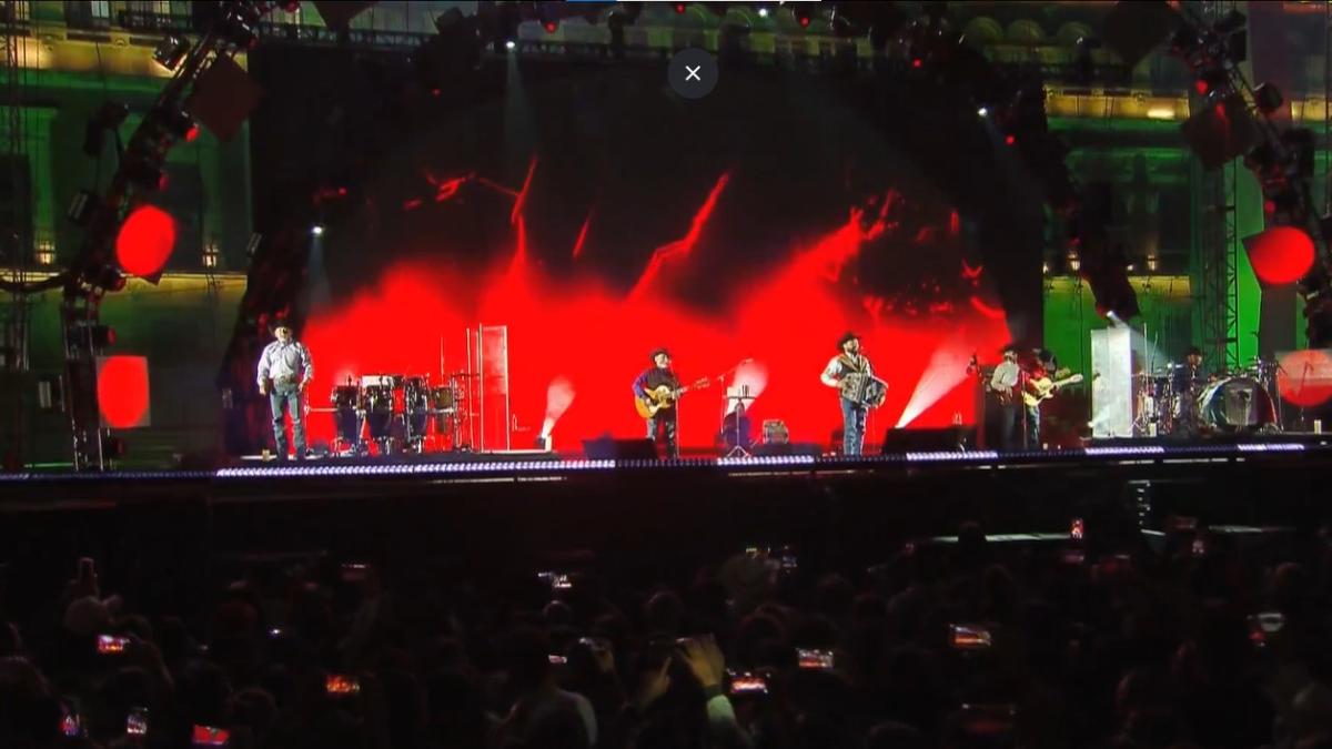 Intocable celebra las fiestas patrias en el Zócalo con gran éxito