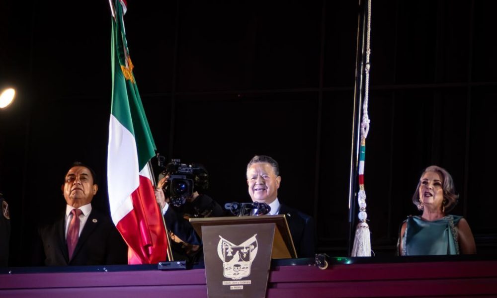 Julio Menchaca conmemora el 216 aniversario de la Independencia de México