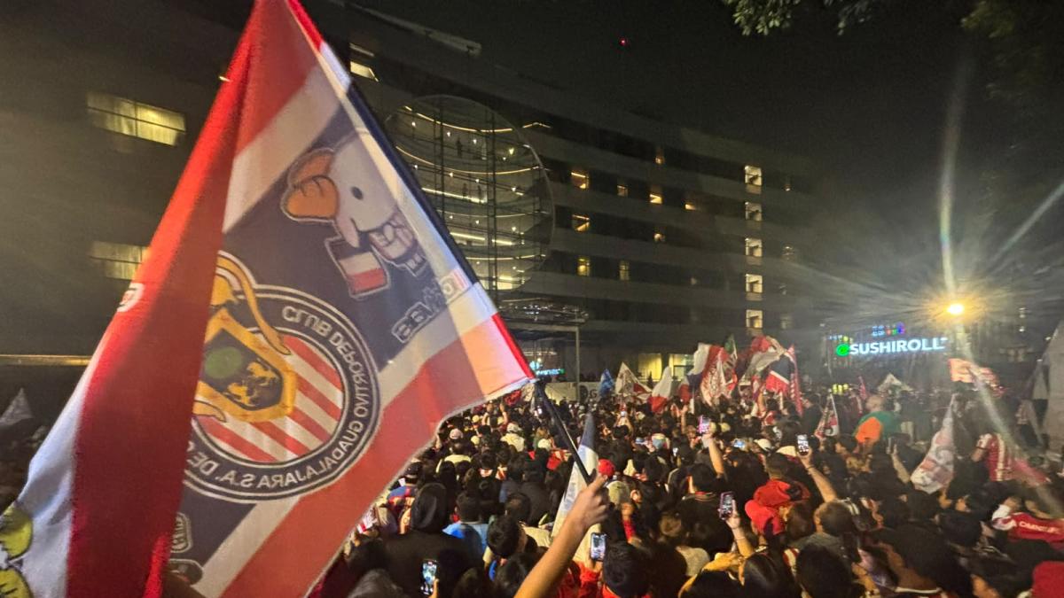 Afición de Chivas se reúne en CDMX previo al Clásico contra América