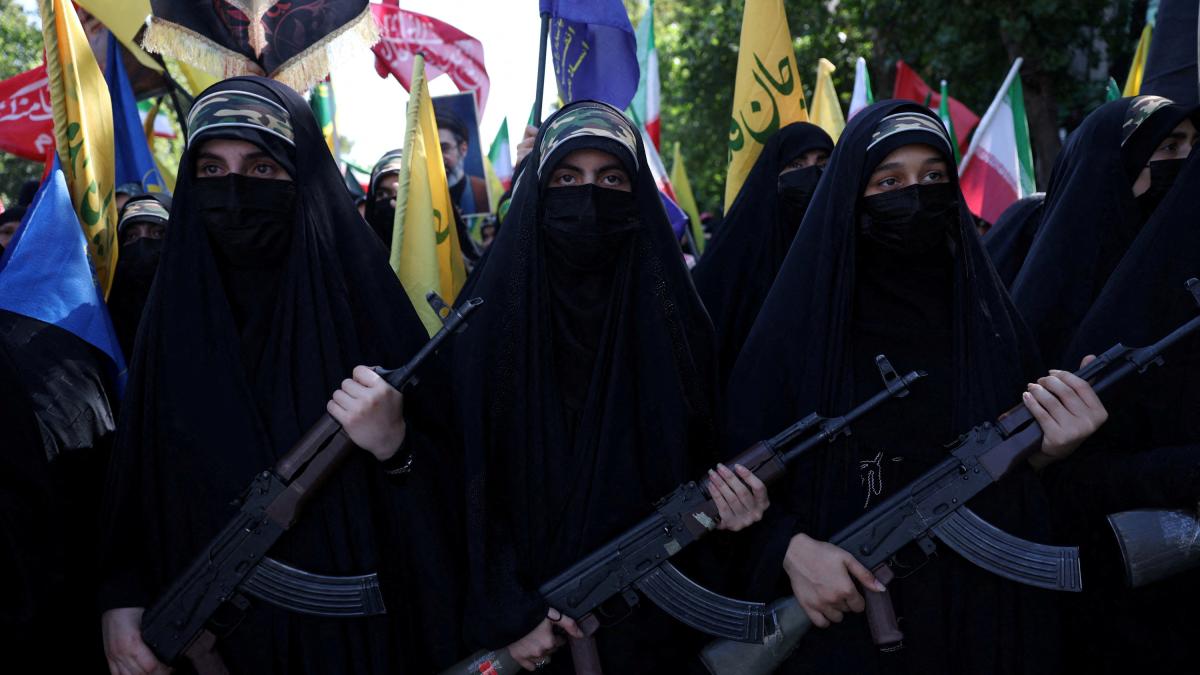 Irán moviliza a más de 300 mil voluntarios para defensa total