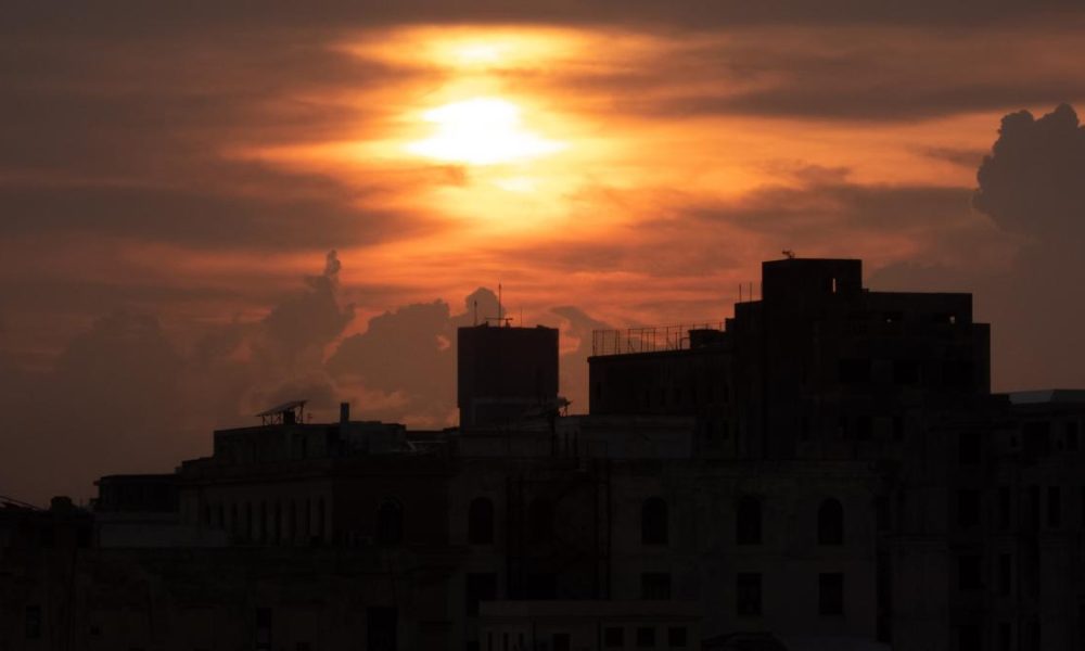 Cuba restablece red eléctrica tras apagón, pero advierte sobre cortes continuos