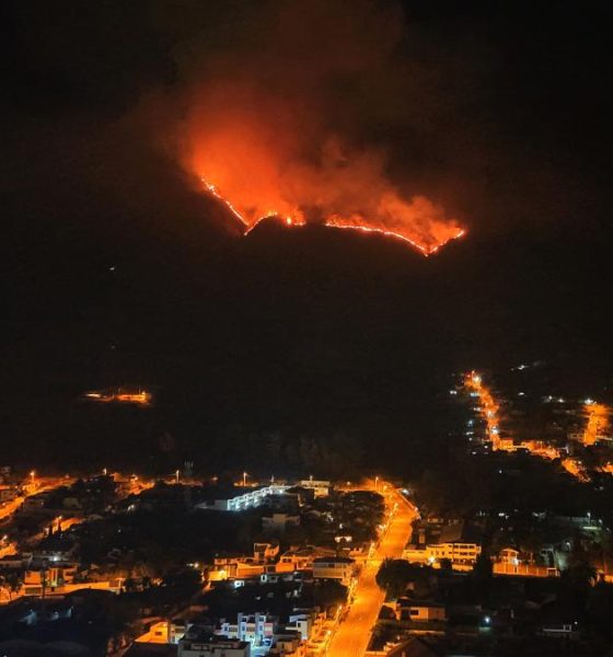 Incendio en Quito arrasa 300 hectáreas; controlan 75% del fuego