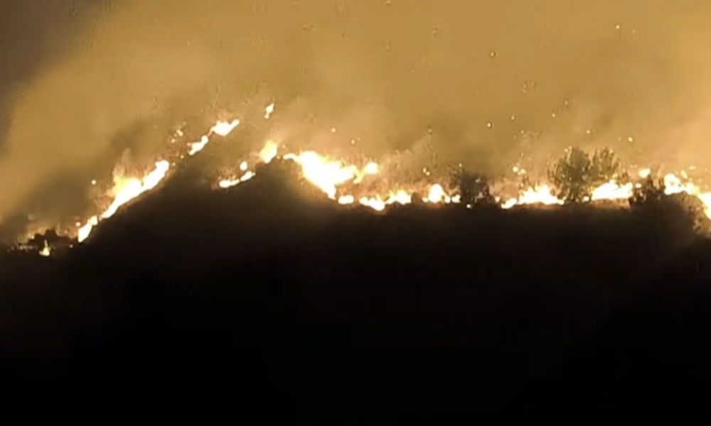 Incendio forestal amenaza a Villa de Leyva, importante destino turístico colombiano