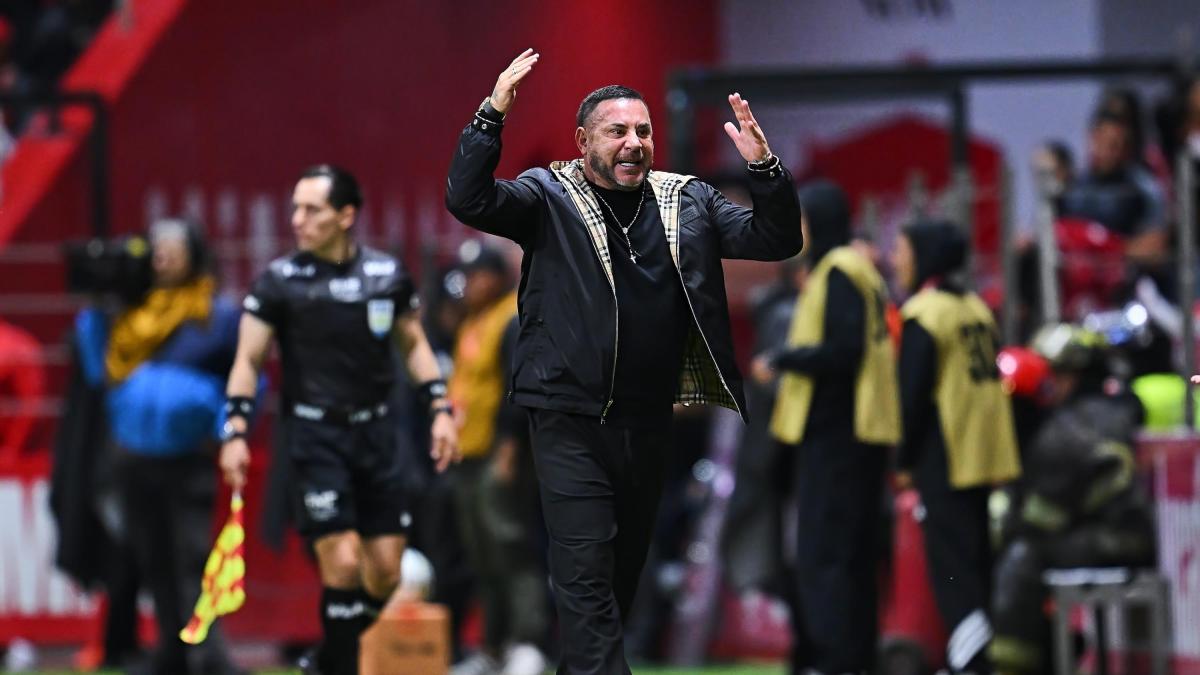 Mohamed critica arbitraje tras derrota de Toluca ante Santos