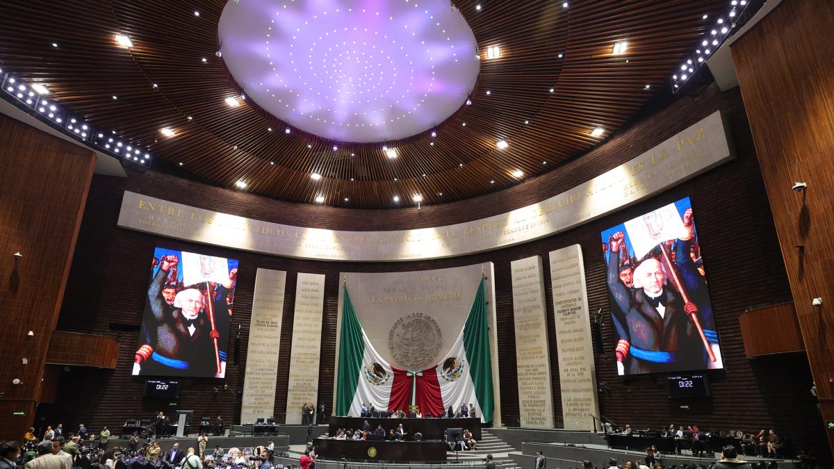 Diputados buscan eliminar doble nacionalidad para altos cargos ejecutivos