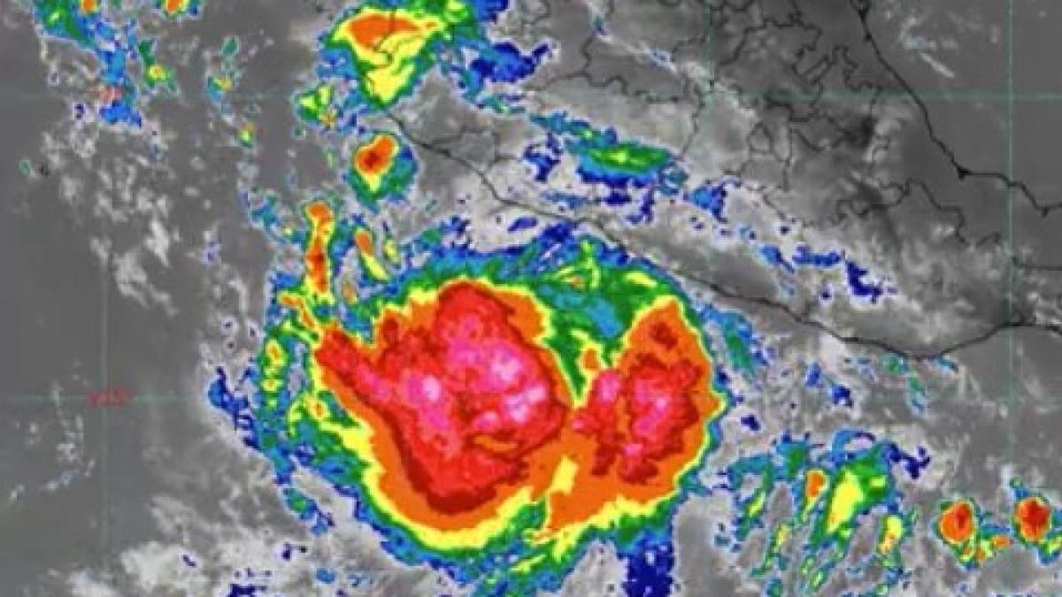 Cierran puerto de Acapulco y suspenden clases por huracán Polo