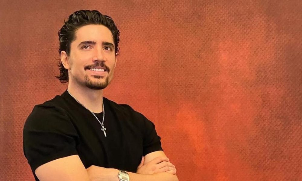 Alex Fernández revela su estado de salud tras hospitalización por influenza y salmonella