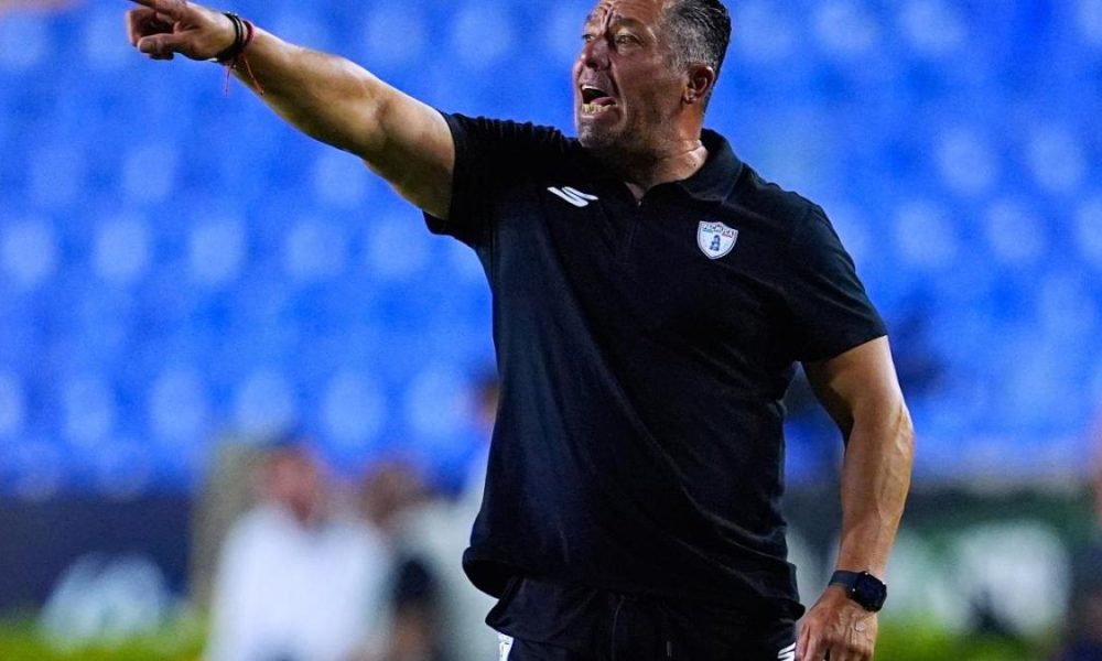 Óscar Torres deja el cargo de Director Técnico del Pachuca Femenil