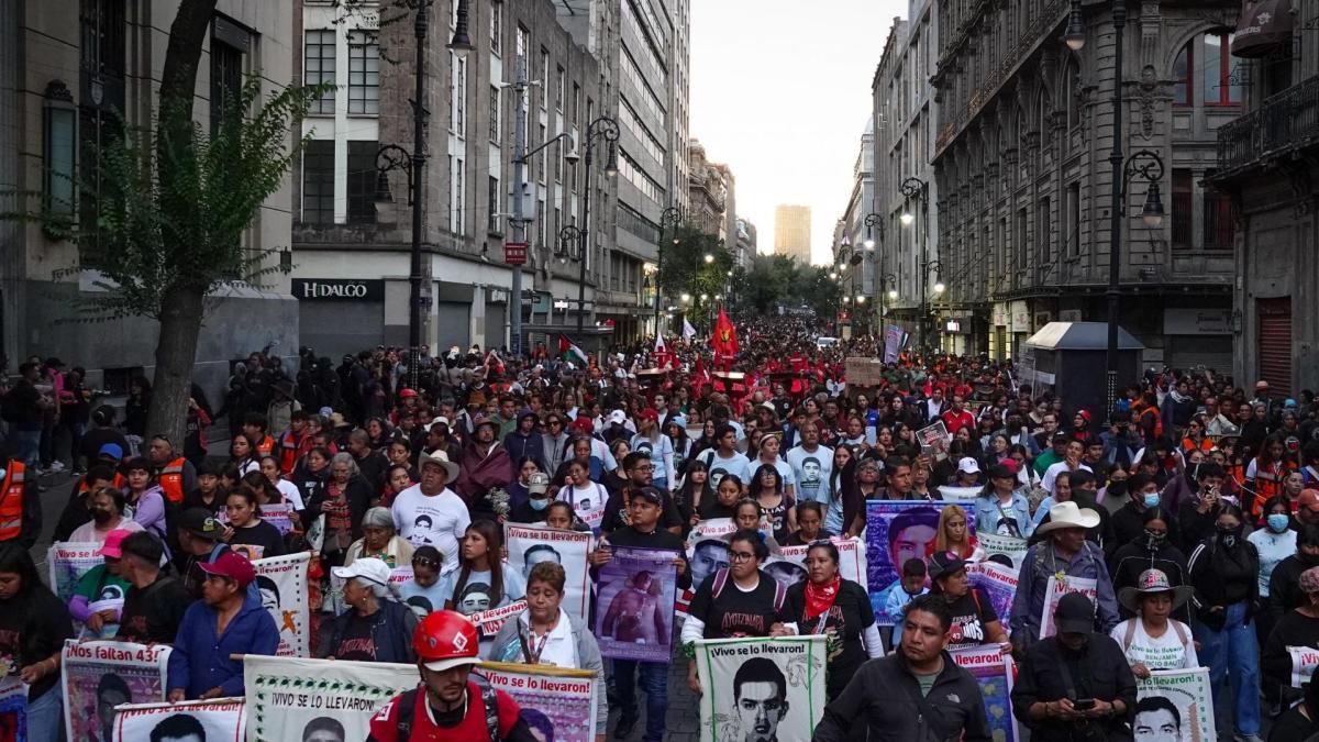 Marcha por Ayotzinapa causa pérdidas de 19.7 mdp a comercios en CDMX