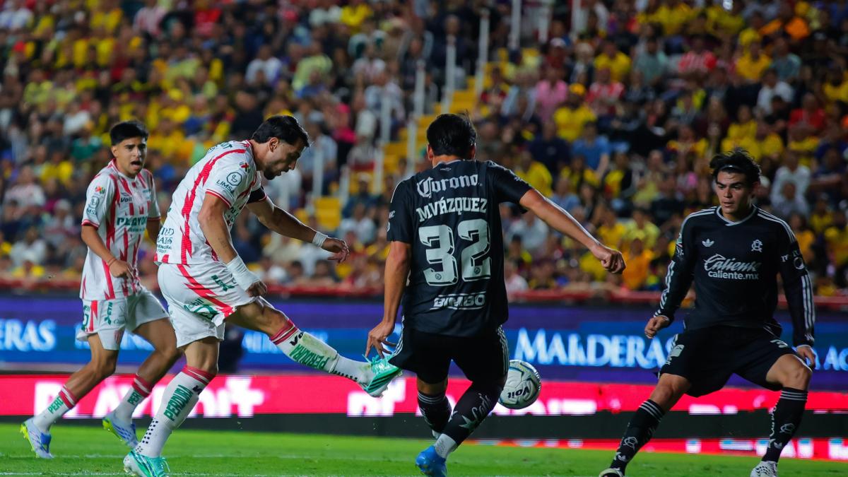 Increíble falla de Julián Carranza en partido Necaxa vs América
