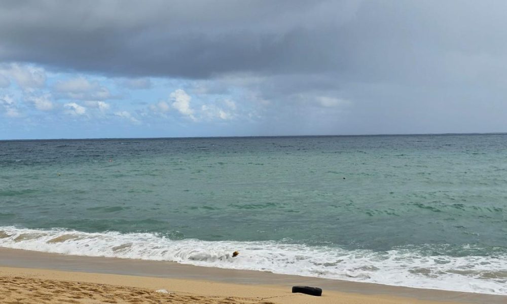 Cierran 26 playas en Los Cabos ante huracán Polo