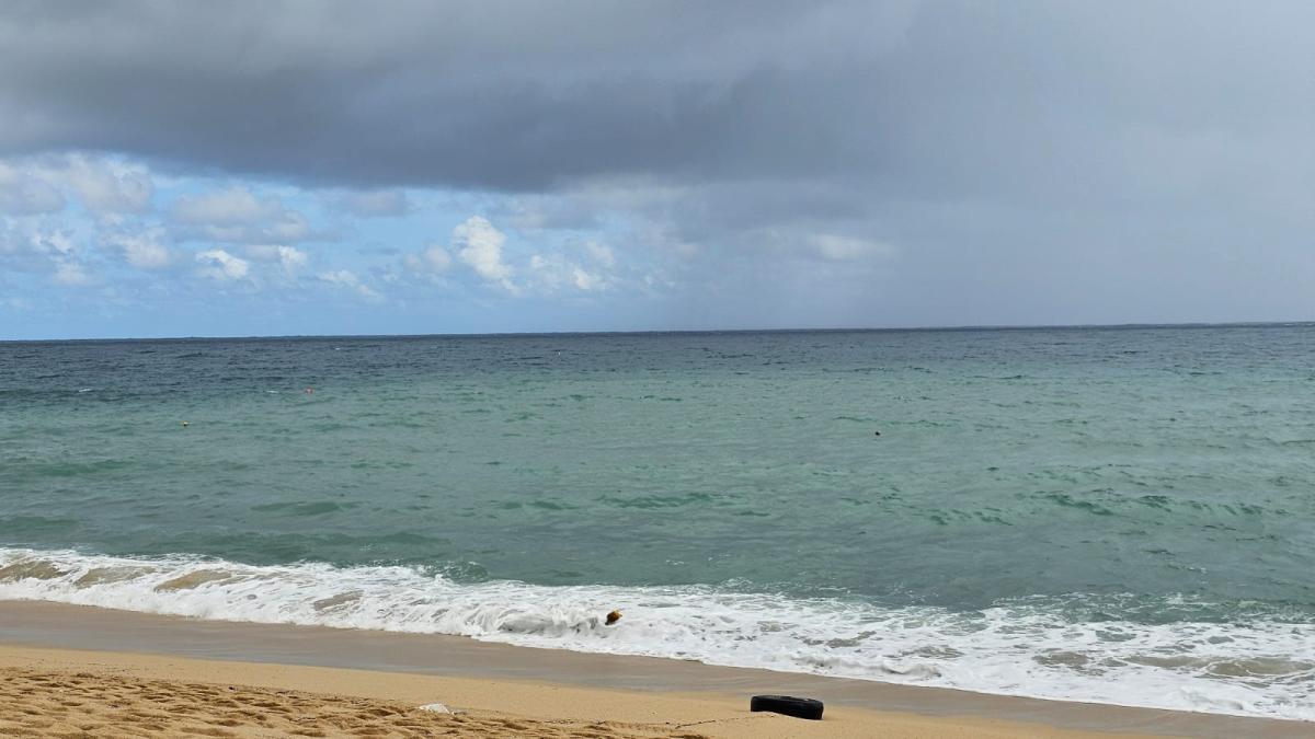 Cierran 26 playas en Los Cabos ante huracán Polo