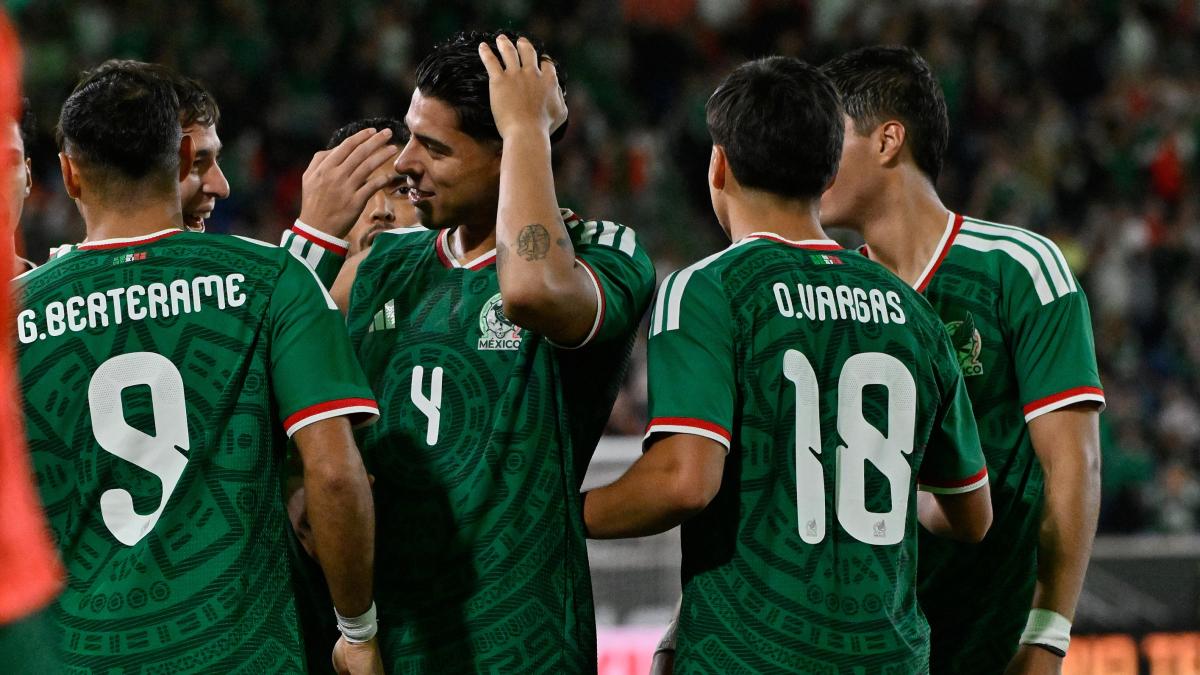 Guzmán anota el empate en el México vs Perú con ayuda de García