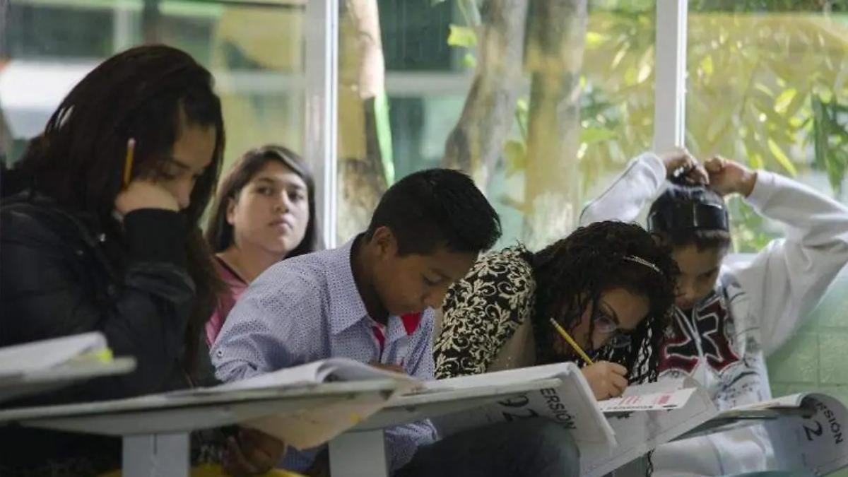 Diferencias salariales entre docentes de educación básica y media superior en México