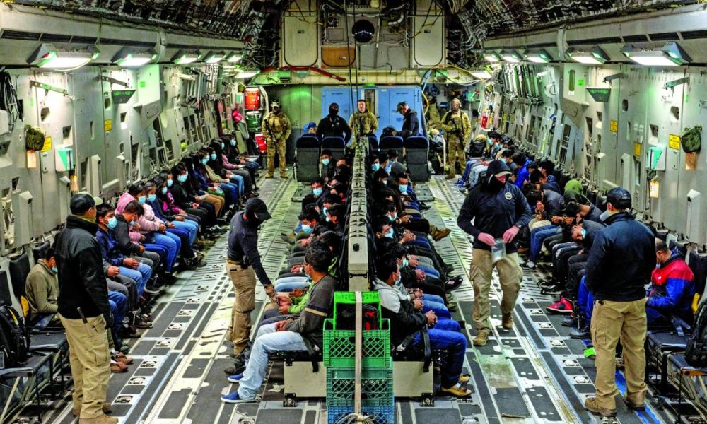Trump reanuda deportaciones a terceros países; impacto en migrantes