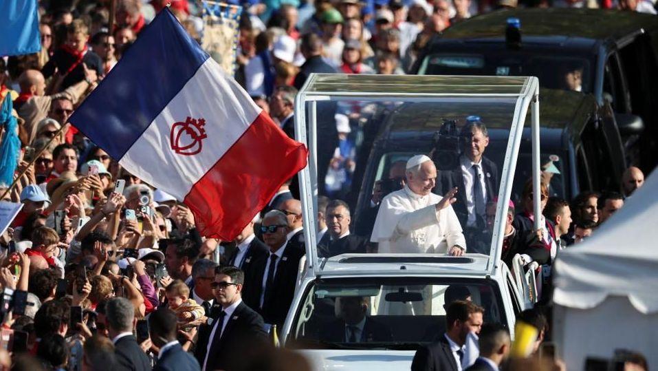 El Papa pide erradicar el abuso sexual en la Iglesia durante visita a Lourdes