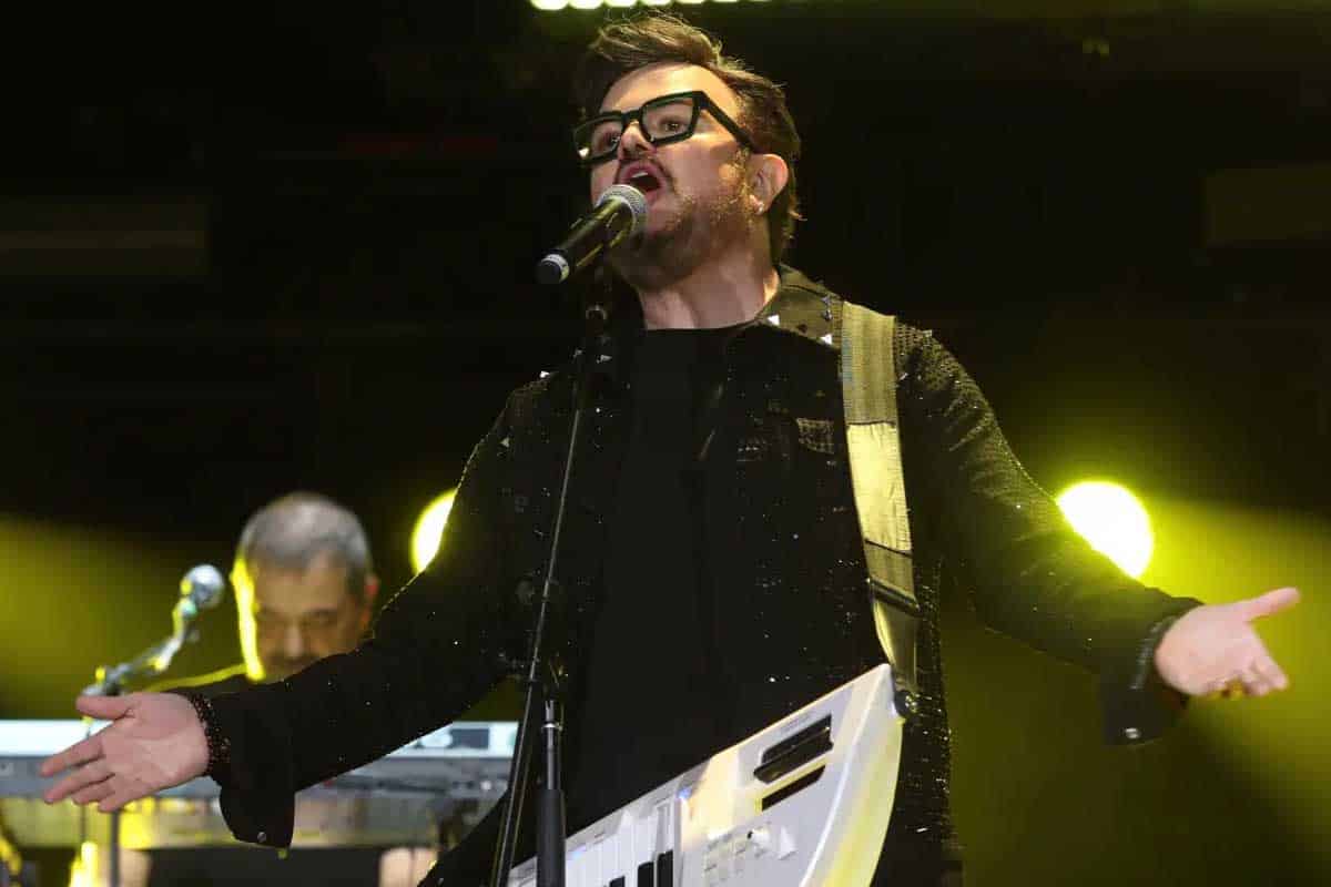 Aleks Syntek anuncia que dejará México tras polémica por su presentación del 15 de septiembre