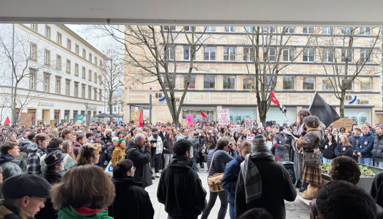 Estudiantes protestan en Alemania contra el servicio militar obligatorio