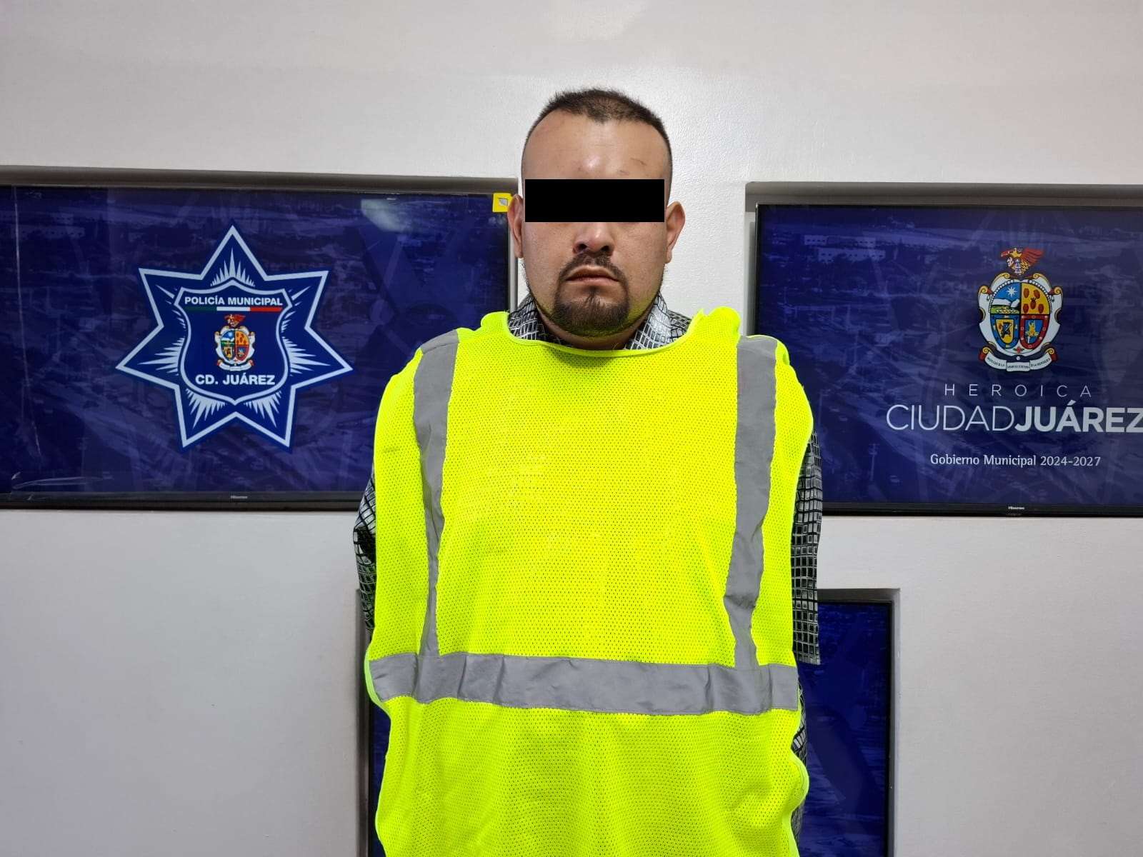 Lo detienen en vehículo robado, traía arma de fuego