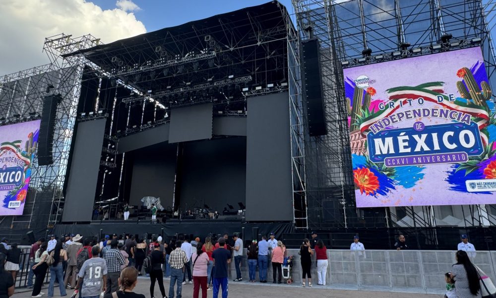 Gobierno del Estado conmemora 216 años de Independencia en la Plaza del Ángel
