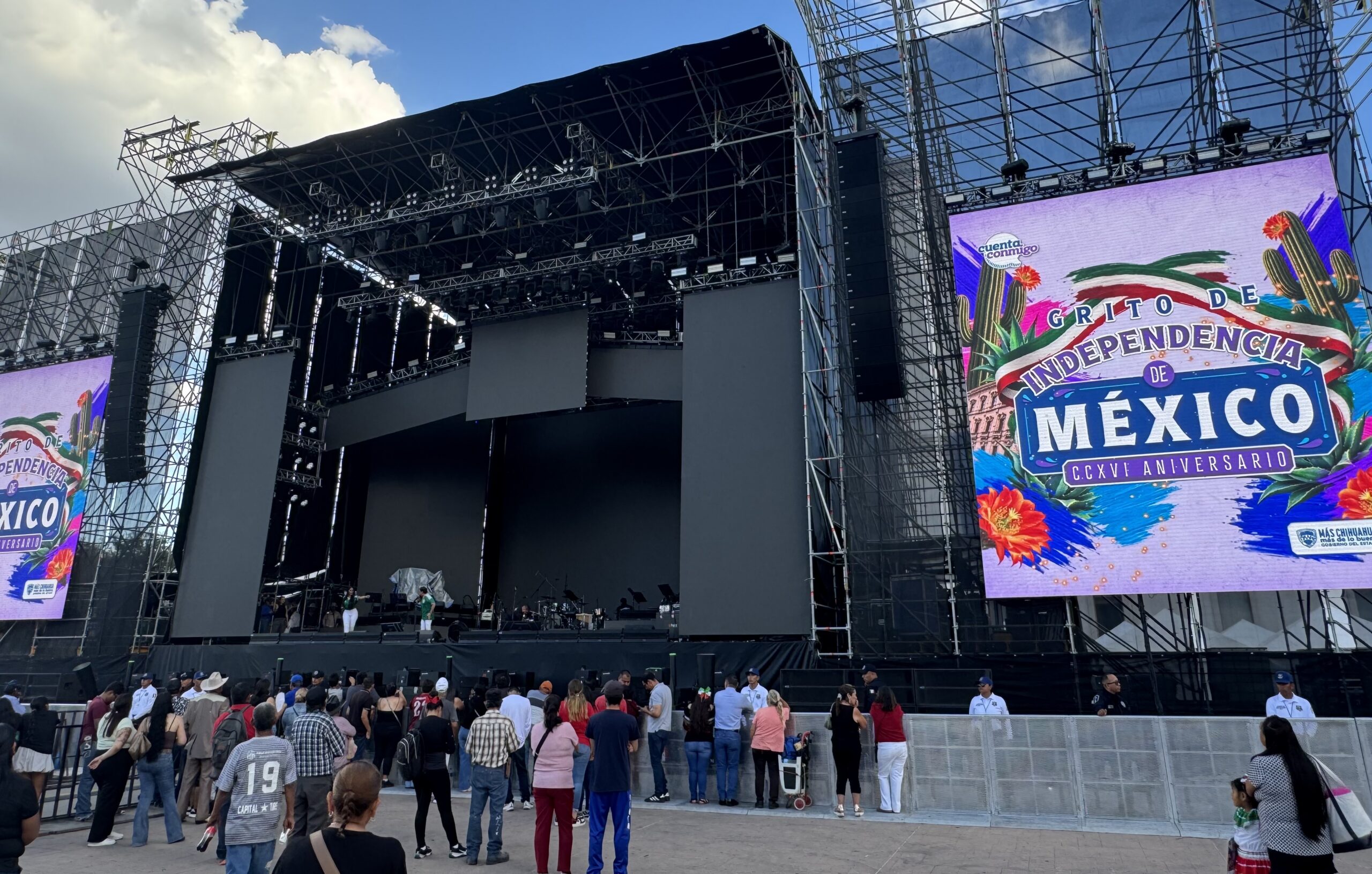 Gobierno del Estado conmemora 216 años de Independencia en la Plaza del Ángel
