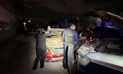 Ayudan policías a mujer y su bebé de 11 meses por las lluvias