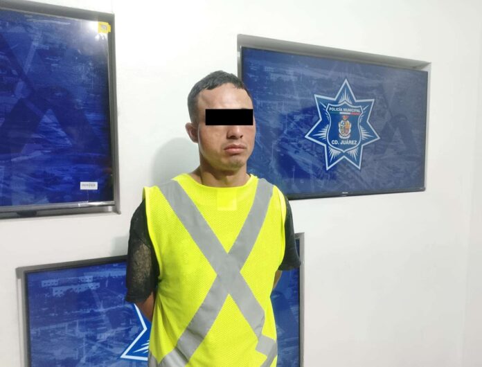 Detienen a hombre por presunto robo de vehículo en Lomas del Desierto
