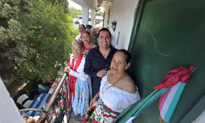 Da el “Grito” Alan Falomir con abuelitos de la colonia Villa Juárez