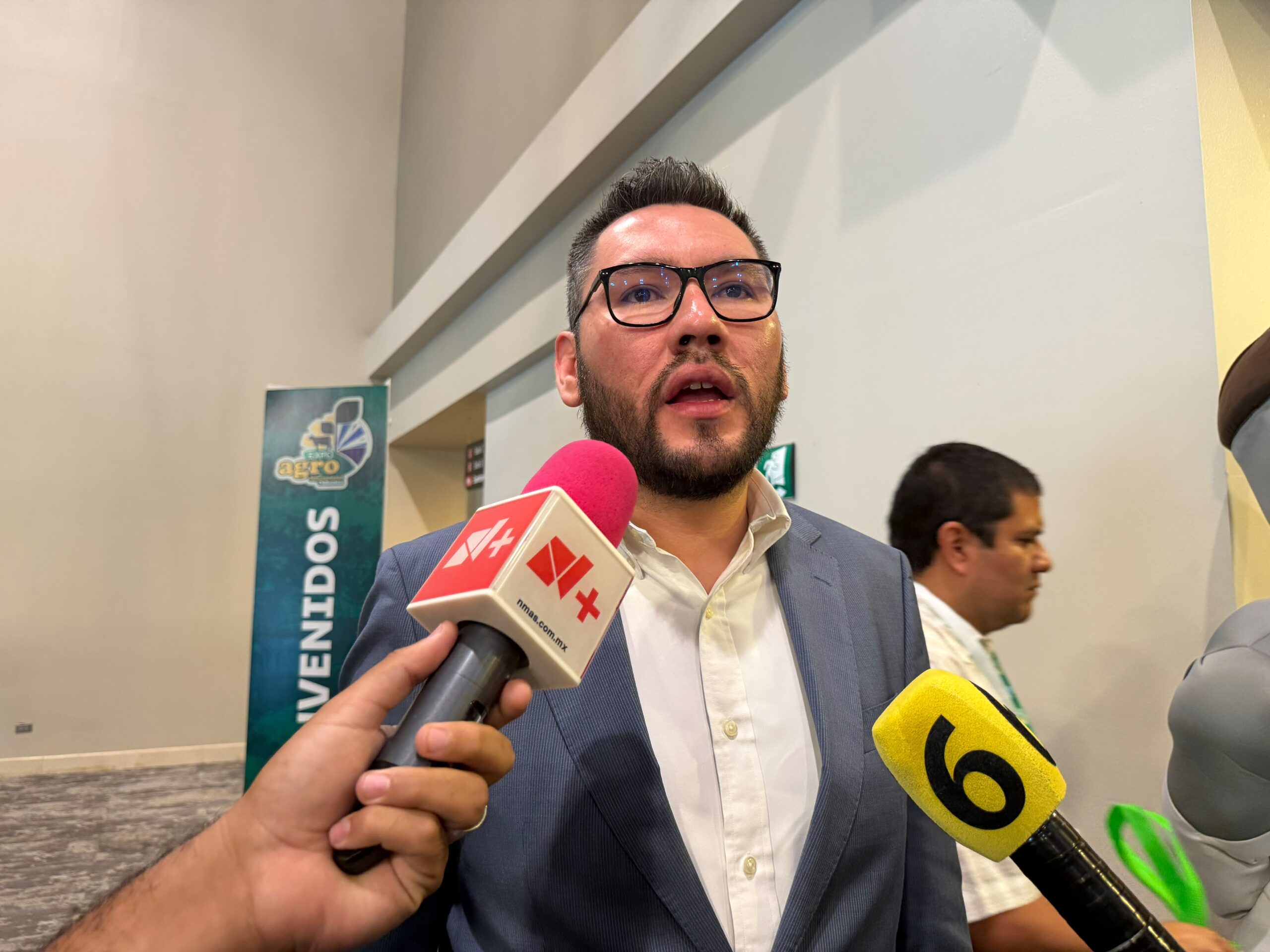 Román Alcántar aclara su encuentro con Ariadna Montiel