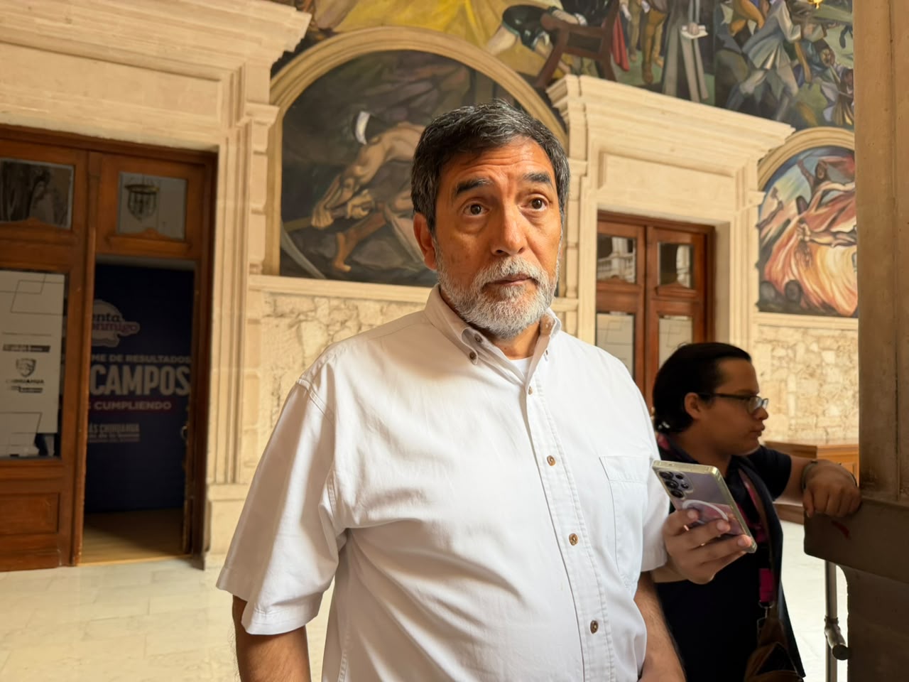 César Komaba defiende su doble función en Movilidad y el PAN