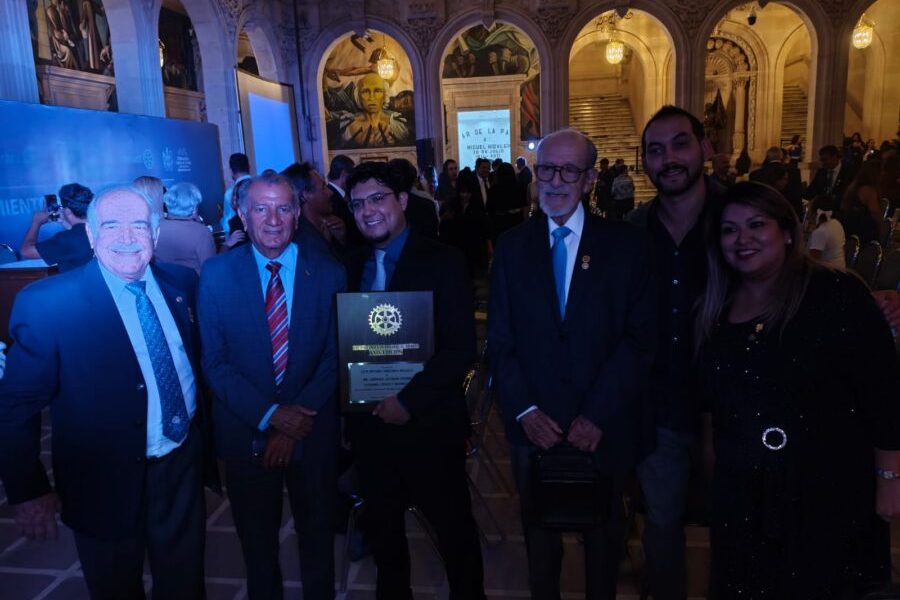 Investigador de UACH recibe reconocimiento por su trabajo en inteligencia artificial