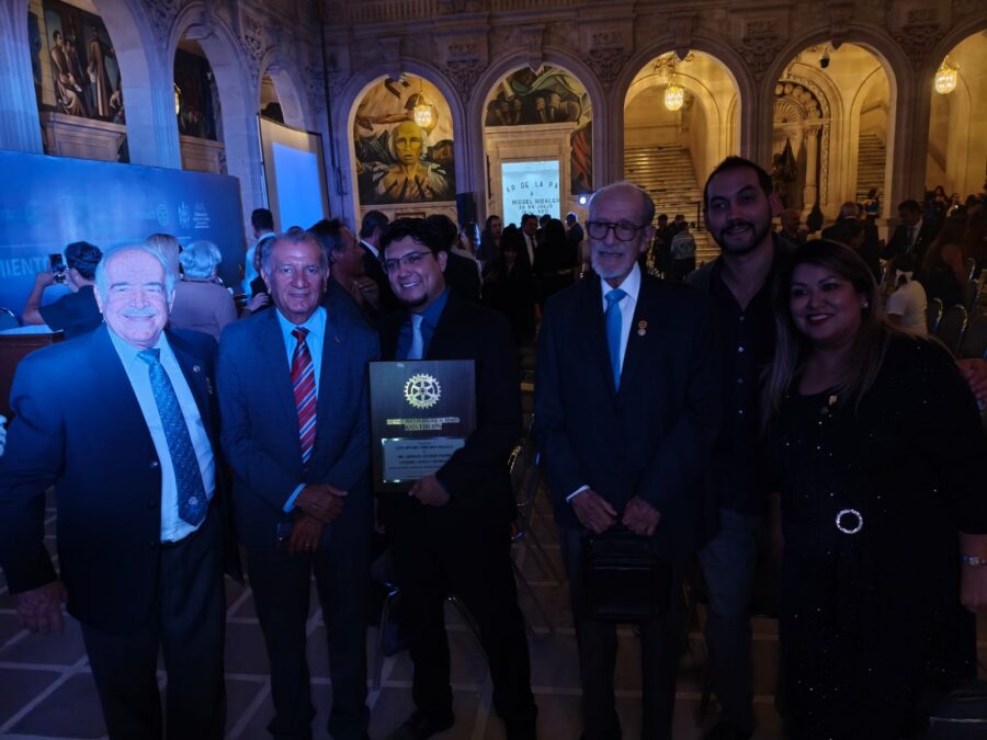 Investigador de UACH recibe reconocimiento por su trabajo en inteligencia artificial