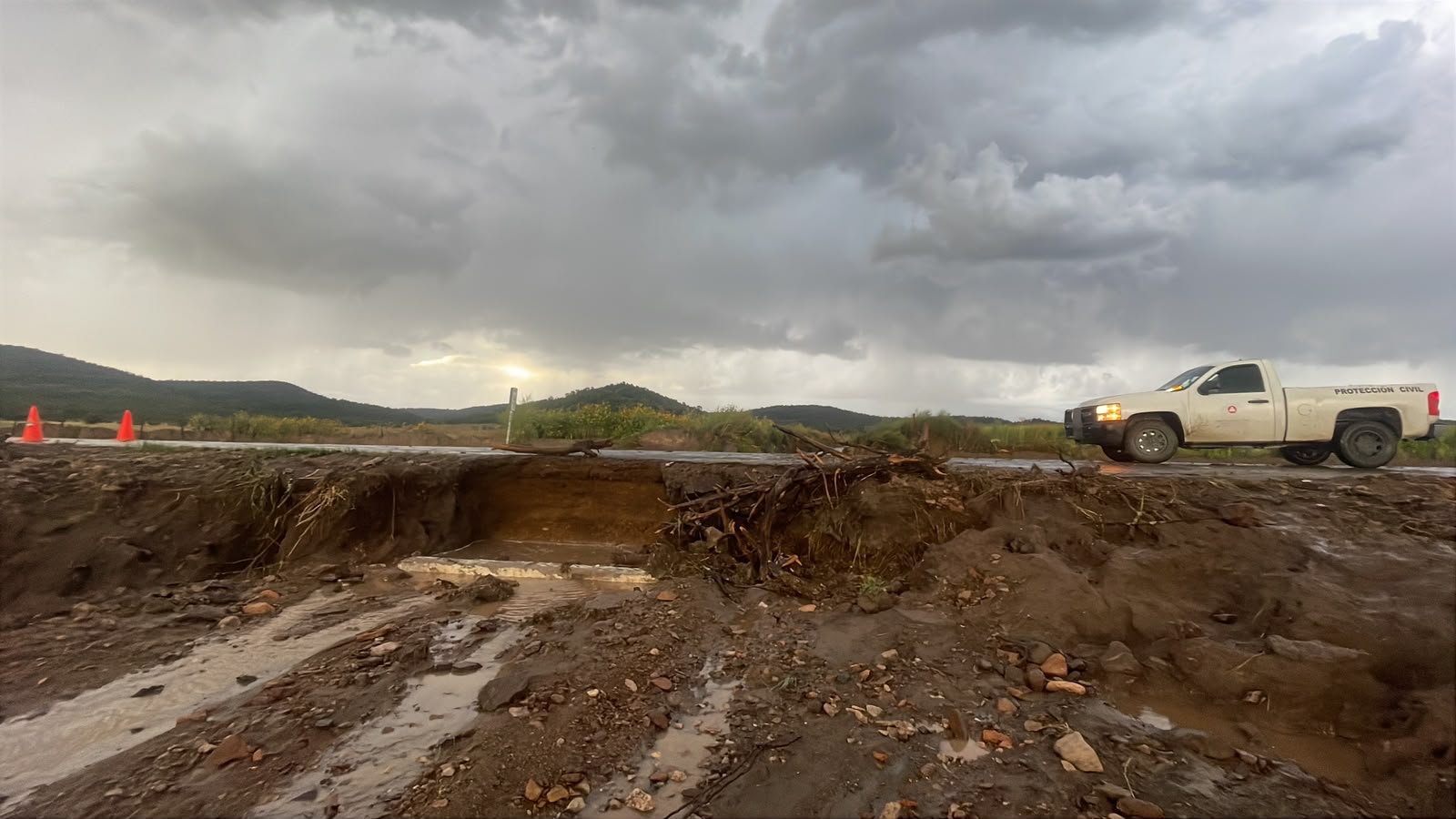 Sin cierres carreteros en Chihuahua; vigilancia ante lluvias continúa