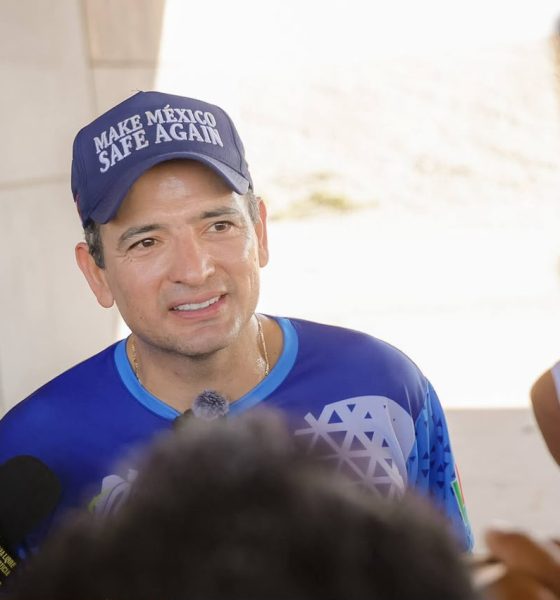 Marco Bonilla dona hules a familias afectadas por lluvias en Juárez