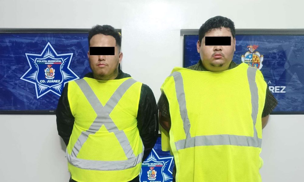 Detienen a dos con camioneta robada y arma de fuego