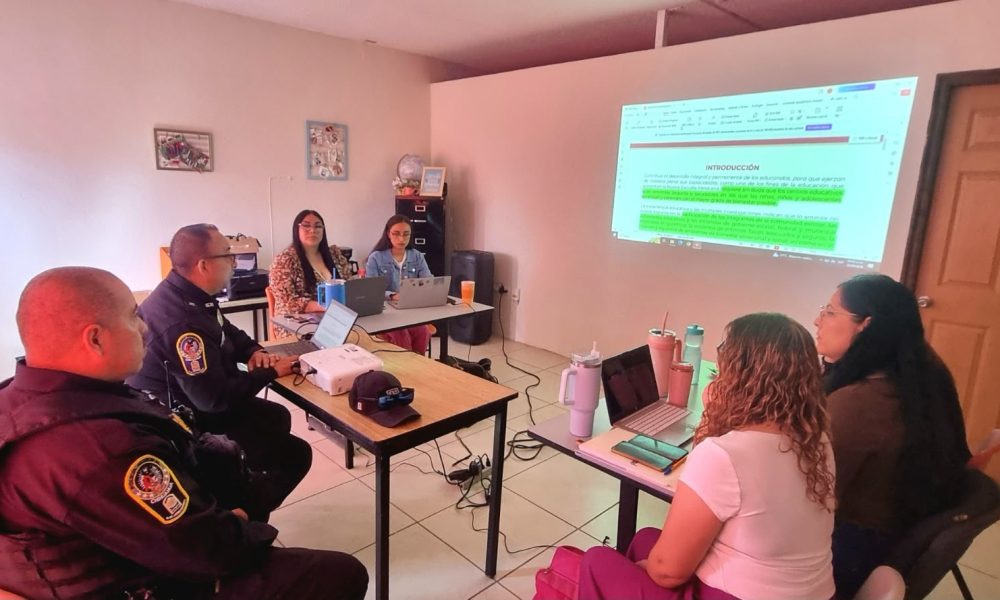 Policía Municipal refuerza la seguridad escolar con charlas para docentes